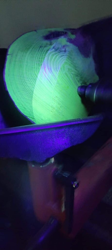 چوب زیر نور بنفش و نمایش فلورسنس